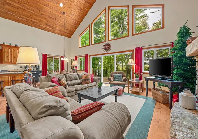 Photo 4 of Single family home for sale at 6322 Paint Pond River Rd, Florence T Wi, WI 54121 | MLS# 50219944 | Listing updated on 2026-10-07
