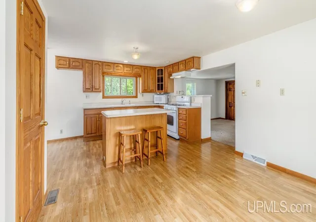 Homes for sale in Iron Mountain, MI | 801 N Kimberly Ave, Iron Mountain, MI 49801 | MLS# 50208672