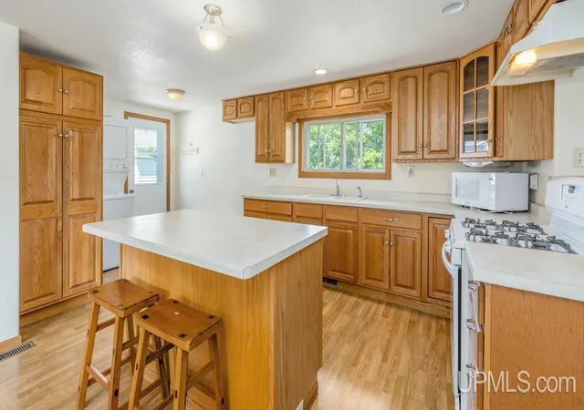 Homes for sale in Iron Mountain, MI | 801 N Kimberly Ave, Iron Mountain, MI 49801 | MLS# 50208672