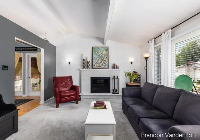 Photo 4 of Single family home for sale at 980 Bellewood Dr, Grand Rapids, MI 49508 | MLS# 70553541 | Listing updated on 2026-08-25