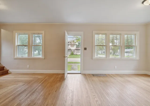 Photo 4 of Single family home for sale at 901 W Franklin St, Jackson, MI 49203 | MLS# 70554866 | Listing updated on 2026-08-28