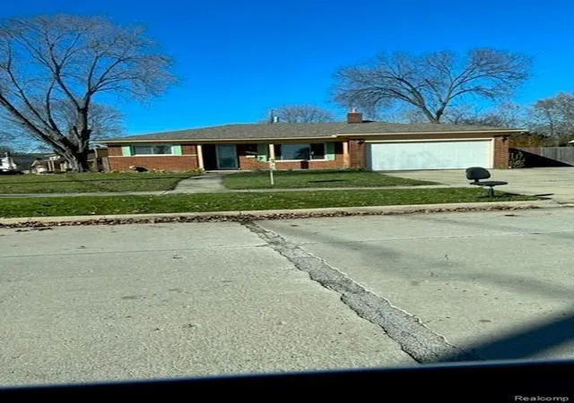 Photo 2 of Sale Pending at 31511 Beaconsfield St, Roseville, MI 48066 | MLS# 40259005 | Listing updated on 2025-06-20