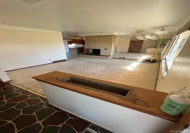 Photo 3 of Sale Pending at 31511 Beaconsfield St, Roseville, MI 48066 | MLS# 40259005 | Listing updated on 2025-06-20