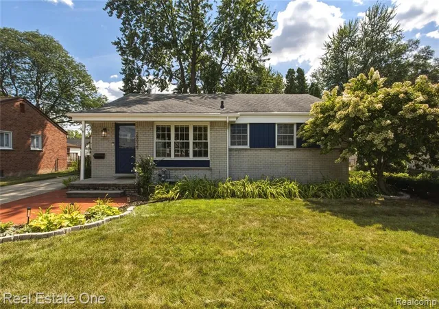Photo 1 of Single family home for sale at 29929 Orangelawn St, Livonia, MI 48150 3034 | MLS# 61025708 | Listing updated on 2026-08-29
