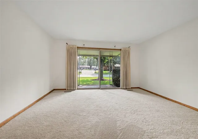 2nd image of 875 Andover Ct, Grand Rapids, MI 49508 | MLS# 70551744