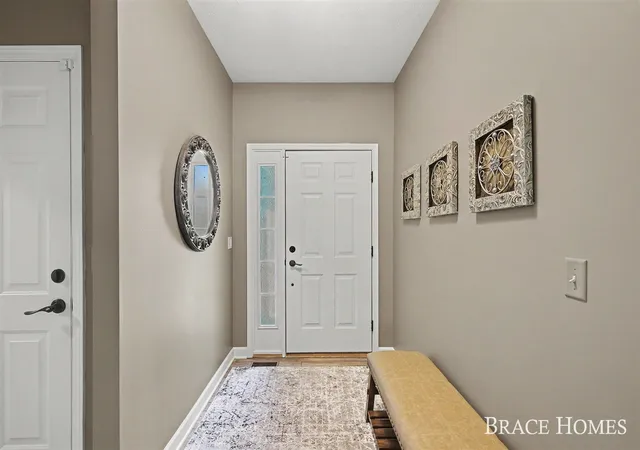 3rd image of 2902 Woodridge Cir, Grand Rapids, MI 49525 | MLS# 70539176