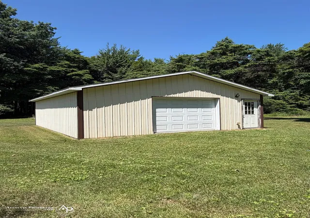 Homes for sale in Montrose, MI | 10483 Elms Rd, Montrose, MI 48457 | MLS# 50214136