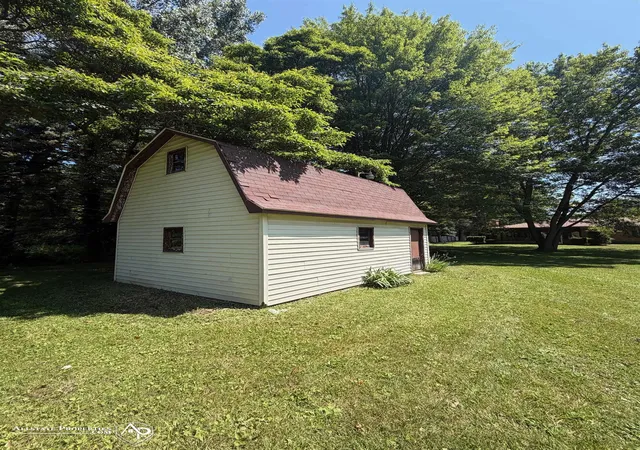 Homes for sale in Montrose, MI | 10483 Elms Rd, Montrose, MI 48457 | MLS# 50214136