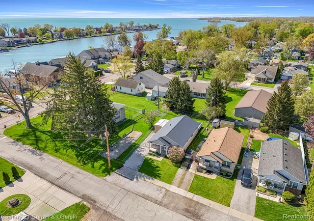 Homes for sale in Gibraltar, MI | 13230 Delavern St, Gibraltar, MI 48173 | MLS# 60998788