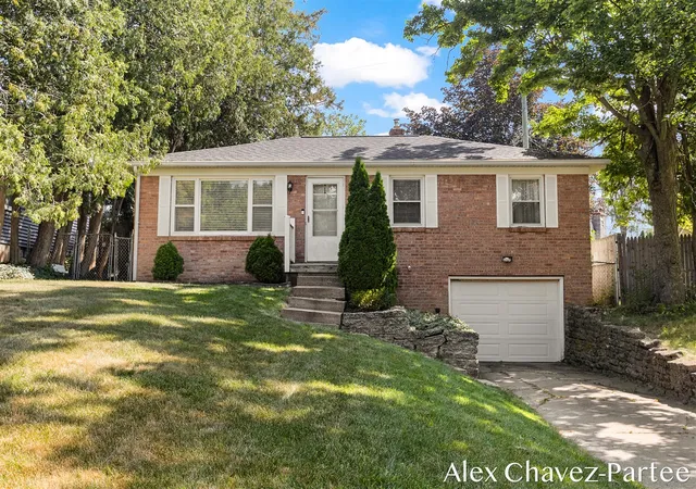 Photo 3 of Sale Pending at 2207 Tremont Blvd, Grand Rapids, MI 49504 | MLS# 70546557 | Listing updated on 2026-08-26