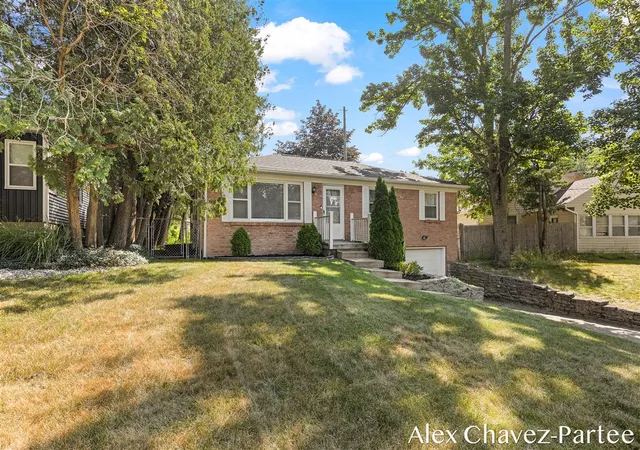 Photo 3 of Sale Pending at 2207 Tremont Blvd, Grand Rapids, MI 49504 | MLS# 70546557 | Listing updated on 2026-08-26