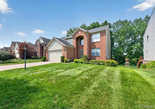 2nd image of 2557 Solace Dr, Commerce Twp, MI 48382 5208 | MLS# 61023134