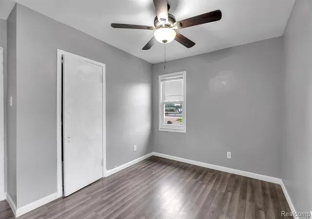 2nd image of 15852 Washburn St, Detroit, MI 48238