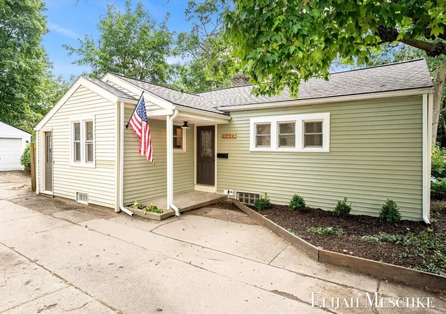Photo 1 of Sale Pending at 1034 Griswold St, Grand Rapids, MI 49507 | MLS# 70555518 | Listing updated on 2026-08-31