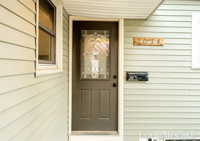 Photo 3 of Sale Pending at 1034 Griswold St, Grand Rapids, MI 49507 | MLS# 70555518 | Listing updated on 2026-08-31