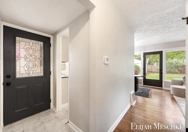 Photo 3 of Sale Pending at 1034 Griswold St, Grand Rapids, MI 49507 | MLS# 70555518 | Listing updated on 2026-08-31