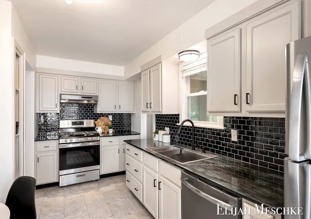 Photo 4 of Sale Pending at 1034 Griswold St, Grand Rapids, MI 49507 | MLS# 70555518 | Listing updated on 2026-08-31