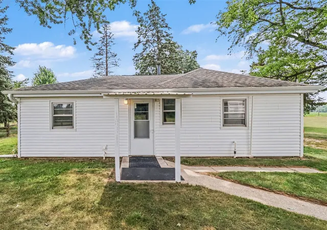 Photo 2 of Sale Pending at 16812 Moorepark Rd, Three Rivers, MI 49093 | MLS# 70547180 | Listing updated on 2026-08-26