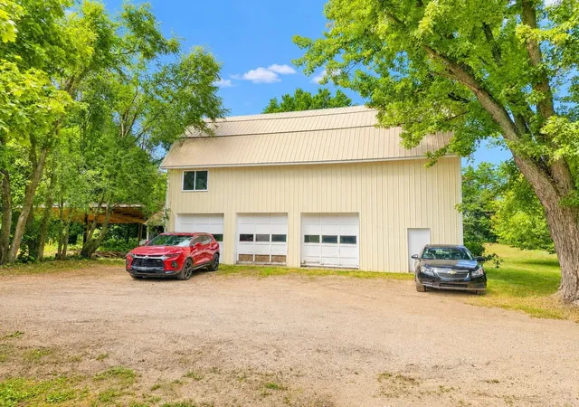 Photo 3 of Single family home for sale at 10651 N Vandecar Rd, Farwell, MI 48622 | MLS# 50216192 | Listing updated on 2026-09-22