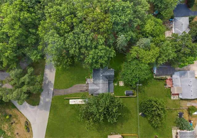 Photo 2 of Single family home for sale at 129 E Beechdale St, Commerce Township, MI 48382 | MLS# 61020962 | Listing updated on 2026-09-03