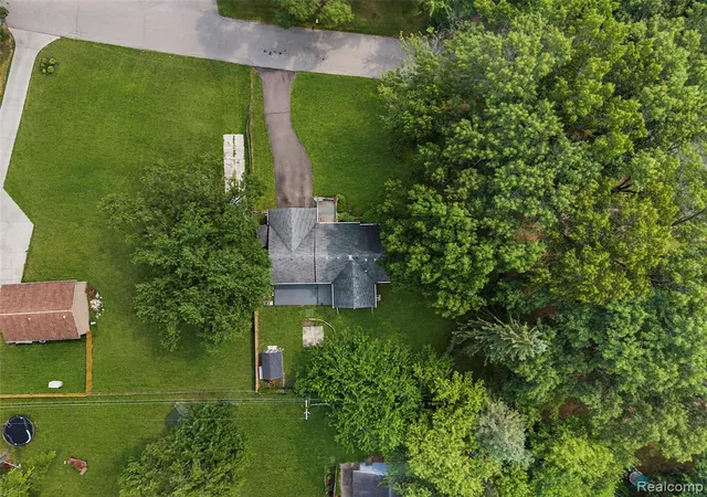 Photo 3 of Single family home for sale at 129 E Beechdale St, Commerce Township, MI 48382 | MLS# 61020962 | Listing updated on 2026-09-03