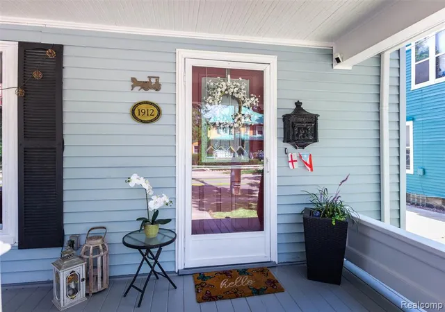Photo 4 of Single family home for sale at 33709 Grand River Ave, Farmington, MI 48335 | MLS# 61018875 | Listing updated on 2026-09-01