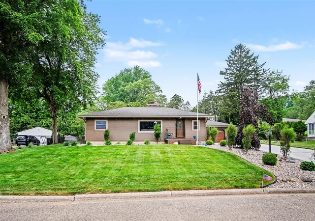 Photo 1 of Sale Pending at 739 Old Gate Rd, Grand Rapids, MI 49504 | MLS# 70541618 | Listing updated on 2026-07-04