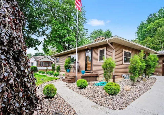 Photo 3 of Sale Pending at 739 Old Gate Rd, Grand Rapids, MI 49504 | MLS# 70541618 | Listing updated on 2026-07-04