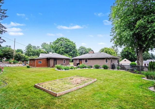 Photo 4 of Sale Pending at 739 Old Gate Rd, Grand Rapids, MI 49504 | MLS# 70541618 | Listing updated on 2026-07-04