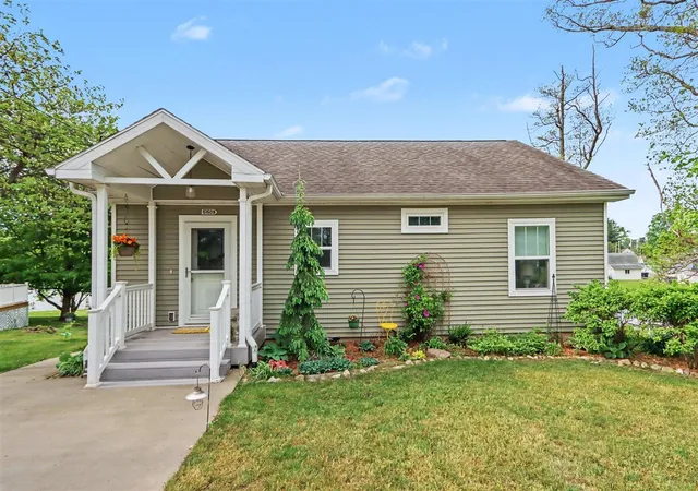 3rd image of 51509 Summit St, Paw Paw, MI 49079 | MLS# 70533300