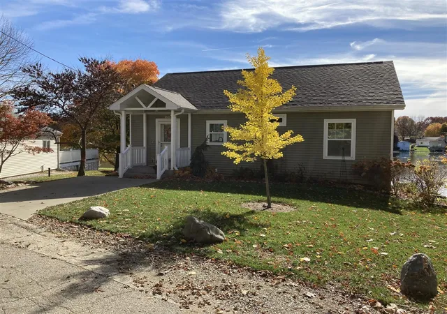 Homes for sale in Paw Paw, MI | 51509 Summit St, Paw Paw, MI 49079 | MLS# 70533300