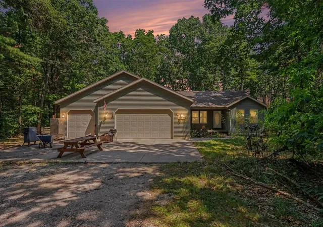 1st image of 416 E River Rd, Muskegon, MI 49445 | MLS# 70550533