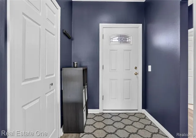 Listing Photo 3 - Condo for sale in building located at 1996 Monarch Dr, Shelby Township, MI 48316