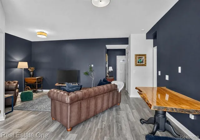 Listing Photo 5 - Condo for sale in building located at 1996 Monarch Dr, Shelby Township, MI 48316