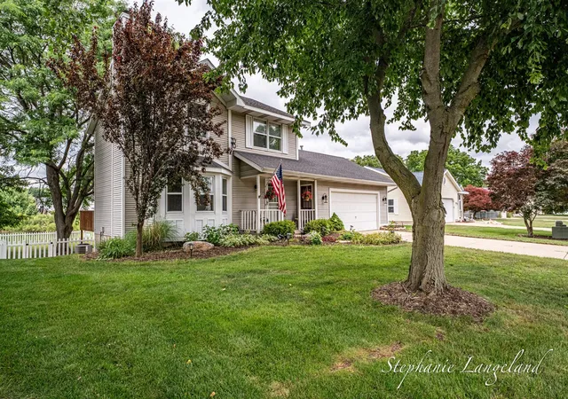 1st image of 1511 Springbrook Dr, Jenison, MI 49428 | MLS# 70542083