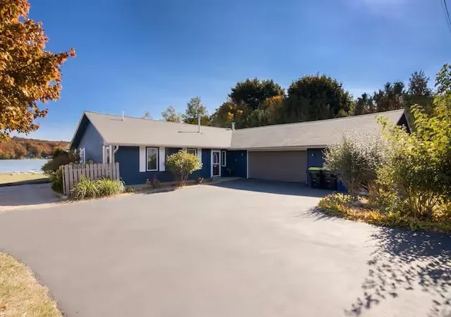 Homes for sale in Lake Leelanau, MI | 553 S Lake Shore Dr, Lake Leelanau, MI 49653 | MLS# 80069494