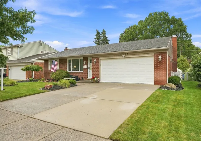 Photo 3 of Sale Pending at 14122 Hubbard St, Livonia, MI 48154 | MLS# 70554228 | Listing updated on 2026-09-02