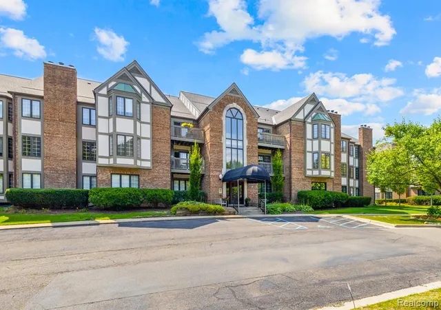 Photo 2 of Condo for sale at 822 Deer Ct, Plymouth, MI 48170 1749 | MLS# 61023928 | Listing updated on 2026-09-10