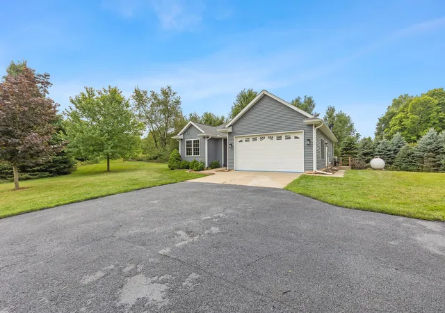 4th image of 1746 Rowden Dr, Hastings, MI 49058 | MLS# 70552459