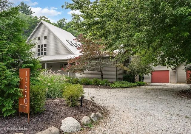 Photo 2 of Single family home for sale at 13670 Cottonwood Ln, Harbert, MI 49115 | MLS# 70547879 | Listing updated on 2026-10-01