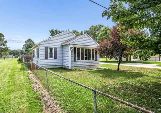 Photo 3 of Sale Pending at 1688 S Carr Rd, Muskegon, MI 49442 | MLS# 70553976 | Listing updated on 2026-09-16