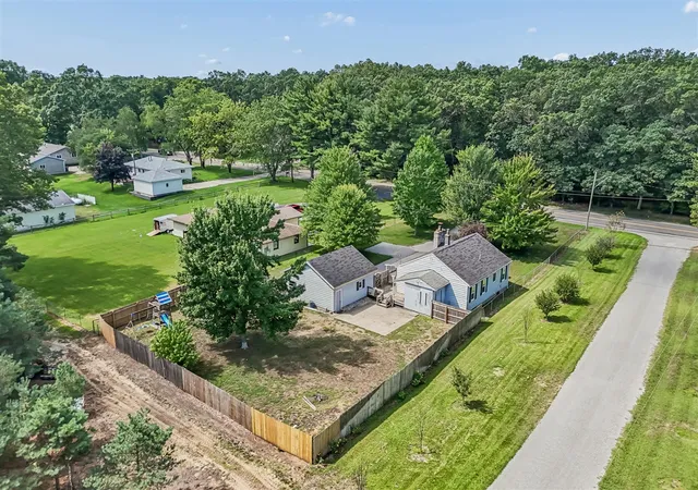 Photo 3 of Sale Pending at 1688 S Carr Rd, Muskegon, MI 49442 | MLS# 70553976 | Listing updated on 2026-09-16