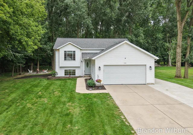 Photo 1 of Sale Pending at 938 Kusterer Dr, Grand Rapids, MI 49534 | MLS# 70551299 | Listing updated on 2026-08-20