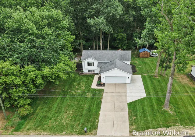 Photo 3 of Sale Pending at 938 Kusterer Dr, Grand Rapids, MI 49534 | MLS# 70551299 | Listing updated on 2026-08-20