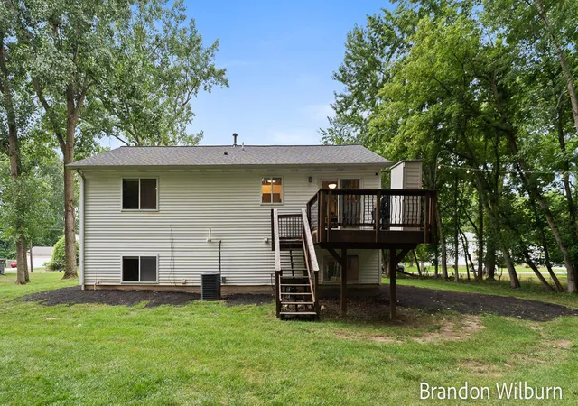 Photo 4 of Sale Pending at 938 Kusterer Dr, Grand Rapids, MI 49534 | MLS# 70551299 | Listing updated on 2026-08-20