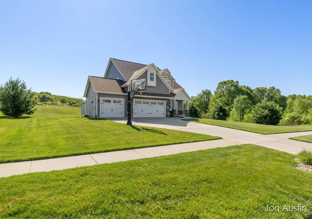 2nd image of 8637 Petoskey St, Kalamazoo, MI 49009 | MLS# 70536154