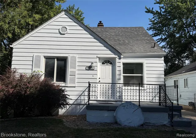 1st image of 7203 Orchard Ave, Warren, MI 48091 | MLS# 61022177