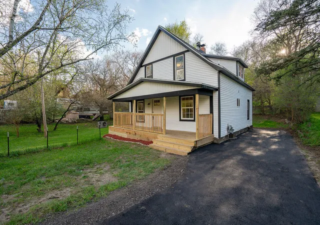 Photo 2 of Sale Pending at 3527 Carlton Ave, Grand Rapids, MI 49525 | MLS# 70527457 | Listing updated on 2026-05-12