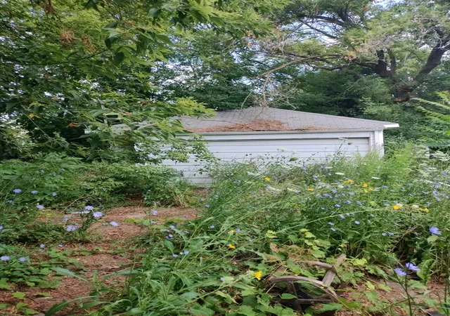Photo 3 of Single family home for sale at 2202 Swayze St, Flint, MI 48503 | MLS# 70549712 | Listing updated on 2026-08-27