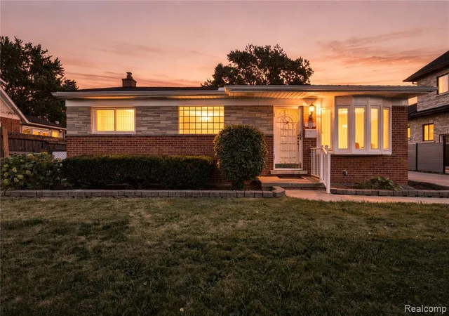 Photo 4 of Sale Pending at 7024 N Evangeline St, Dearborn Heights, MI 48127 | MLS# 61020824 | Listing updated on 2026-08-30